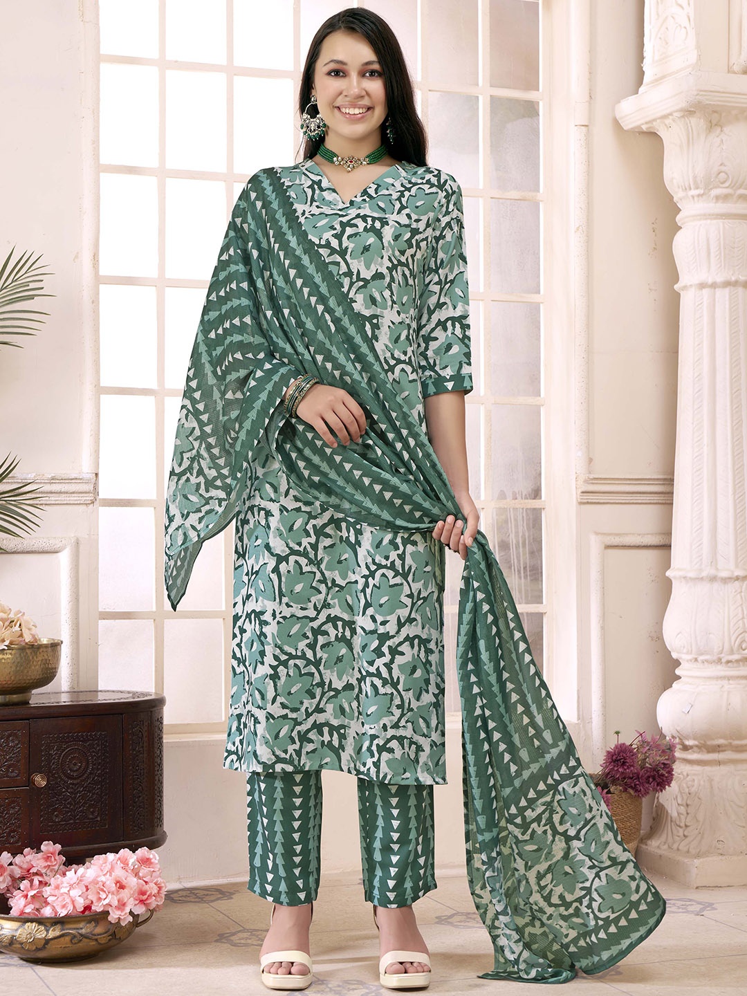 

Anouk Rustic Green & White Floral Printed V-Neck Straight Kurta with Trousers & Dupatta