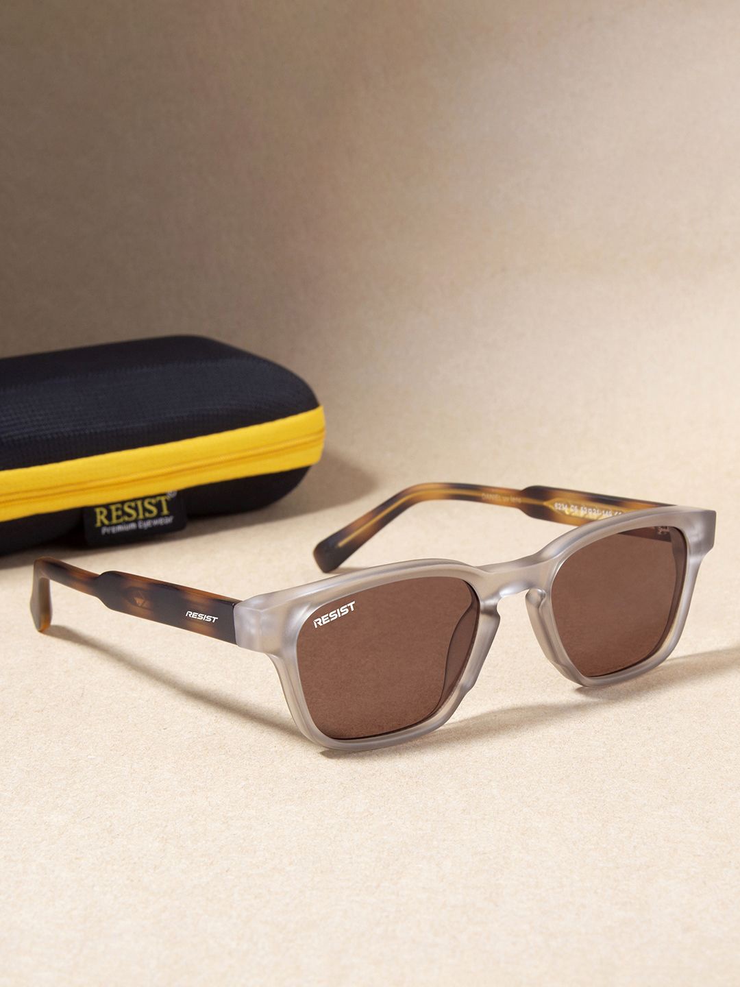 

RESIST EYEWEAR Unisex Wayfarer Sunglasses with UV Protected Lens, Brown