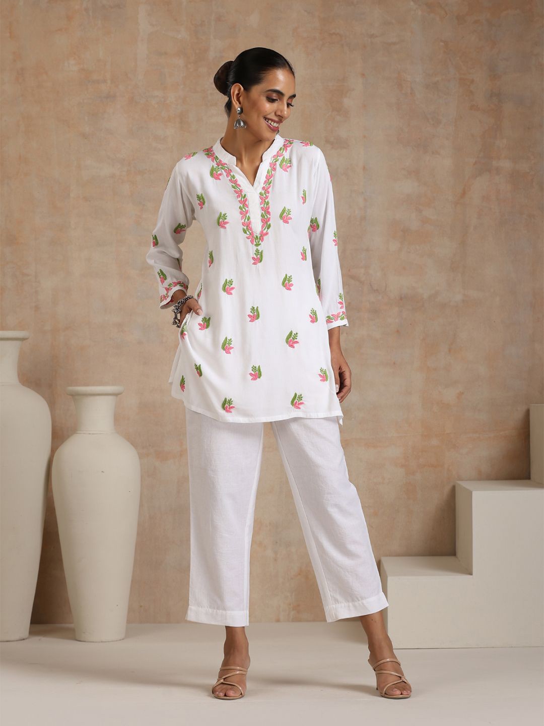 

House of Chikankari Floral Embroidered Notched Neck Straight Short Kurti, White