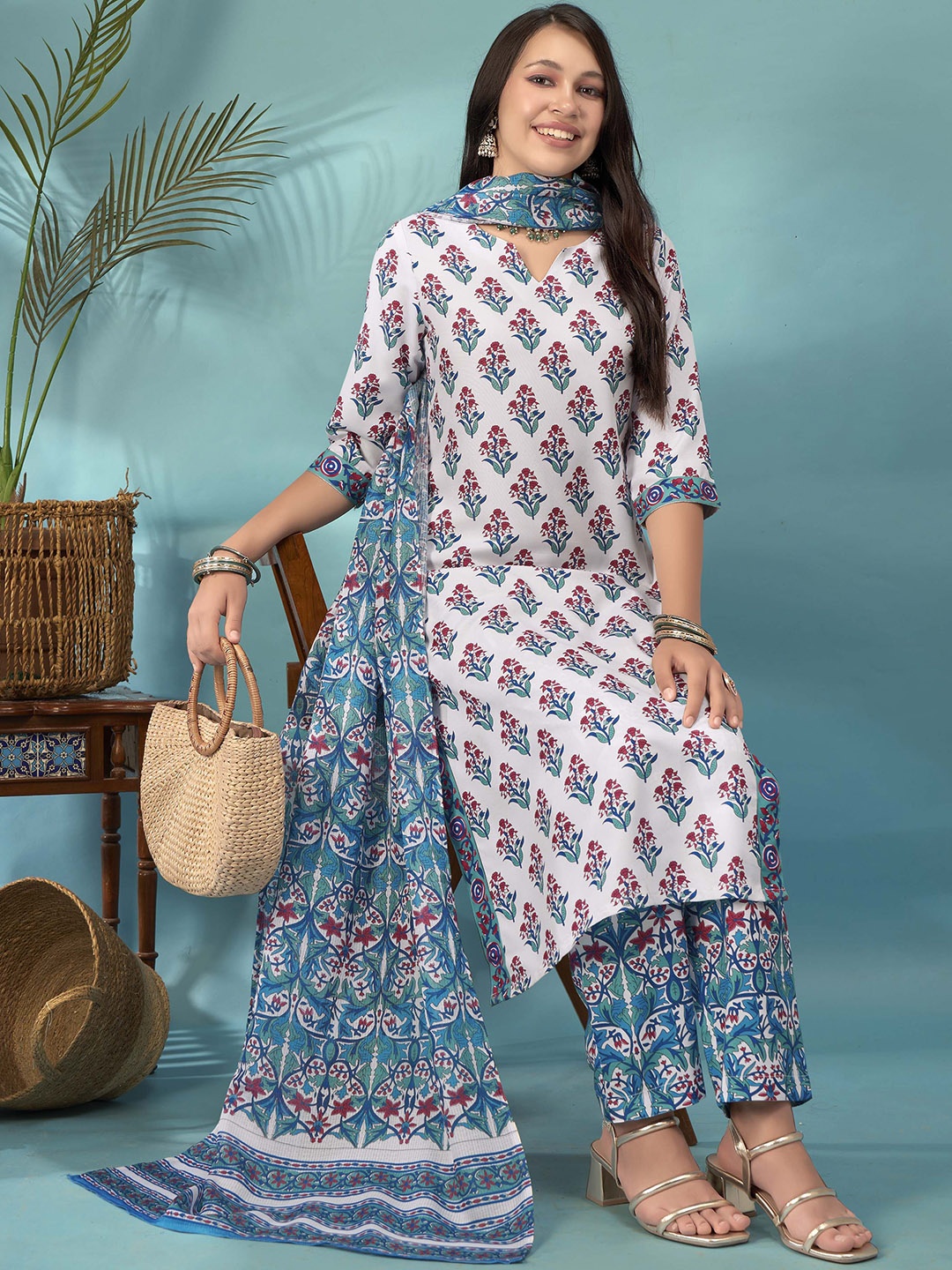 

Anouk Rustic Floral Printed Regular Straight Kurta with Trousers & Dupatta, White