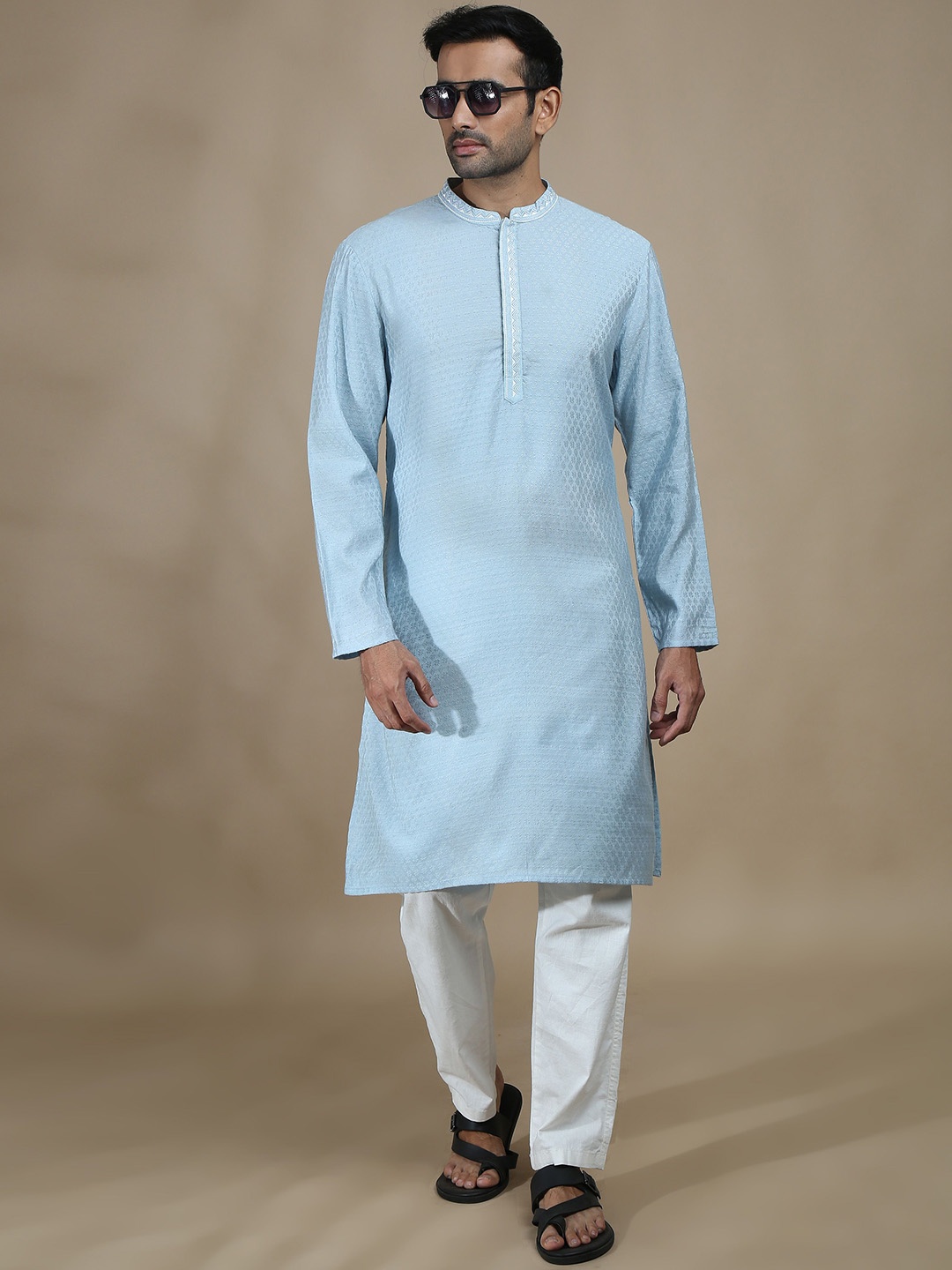 

FILORI Geometric Embroidered Mandarin Collar Straight Kurta With Pyjama, Blue