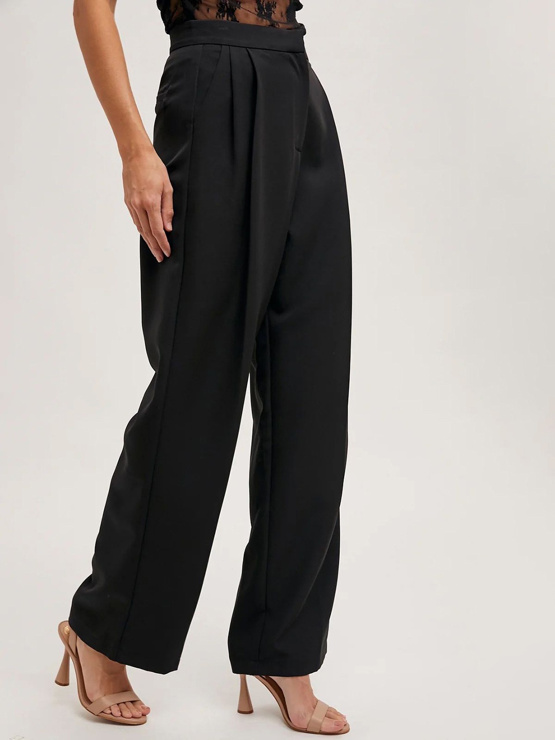 

FNOCKS Women Relaxed Straight Leg Straight Fit Easy Wash Pleated Trousers, Black