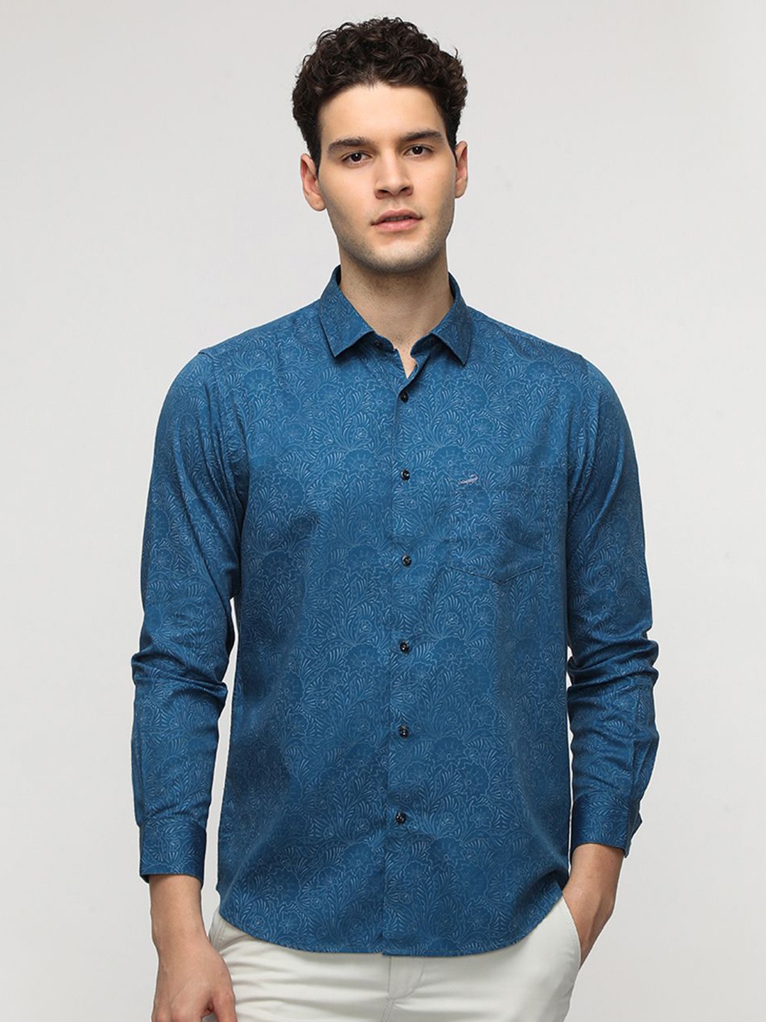 

Crocodile Men Comfort Spread Collar Conversational Printed Cotton Casual Shirt, Blue