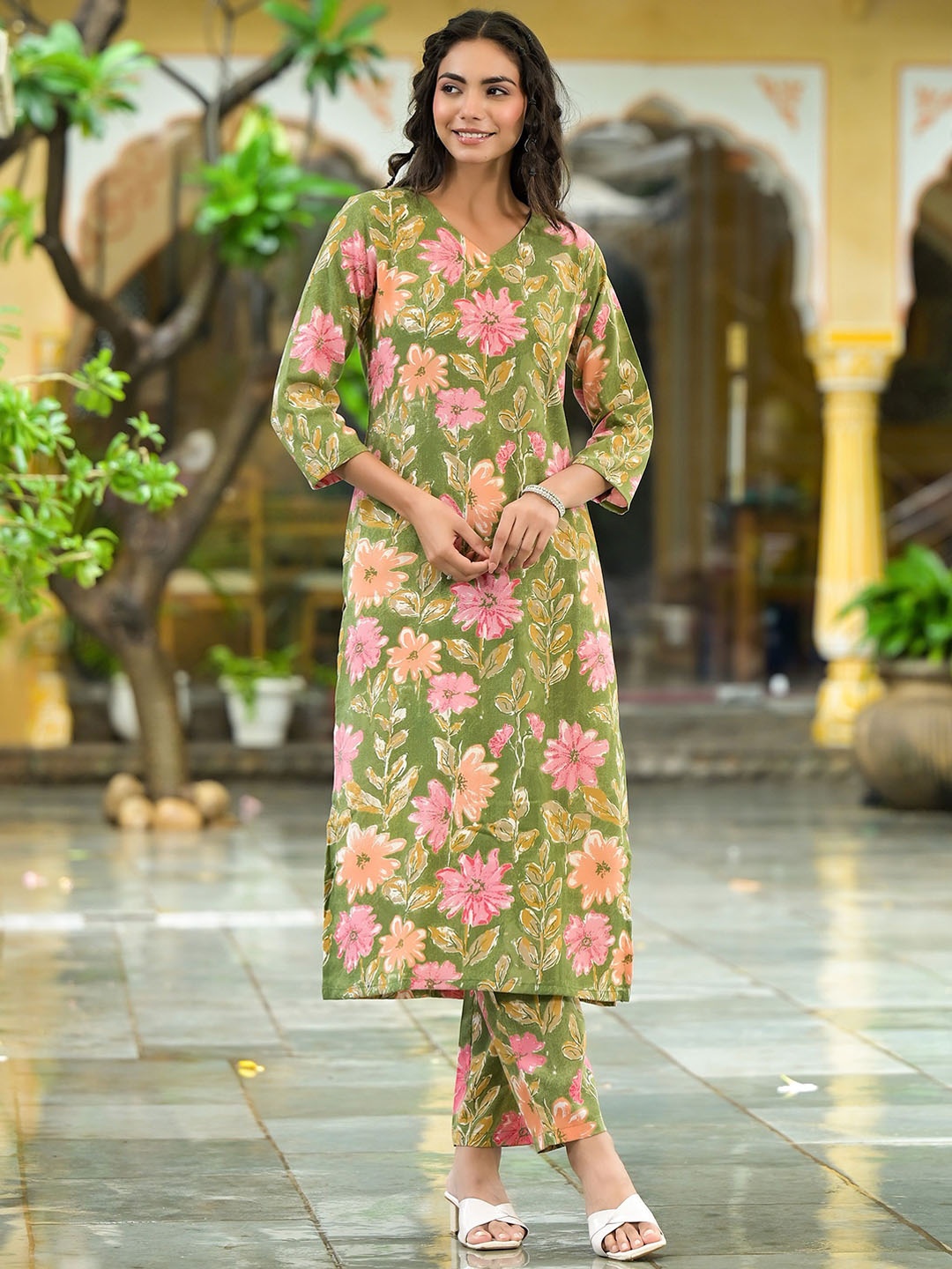 

KALINI Floral Printed Straight Kurta with Trousers, Green