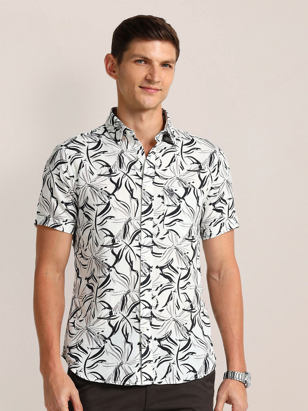 

U.S. Polo Assn. Men Modern Spread Collar Abstract Printed Cotton Slim Fit Casual Shirt, Off white