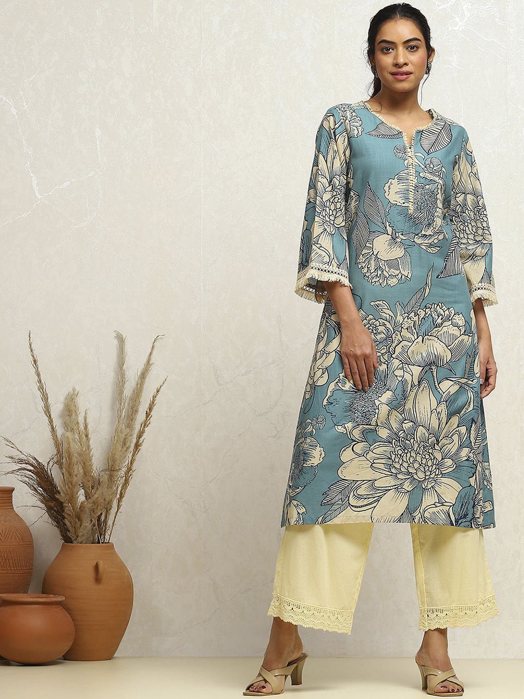 

Biba Floral Printed Flared Sleeves Cotton Straight Kurta, Blue