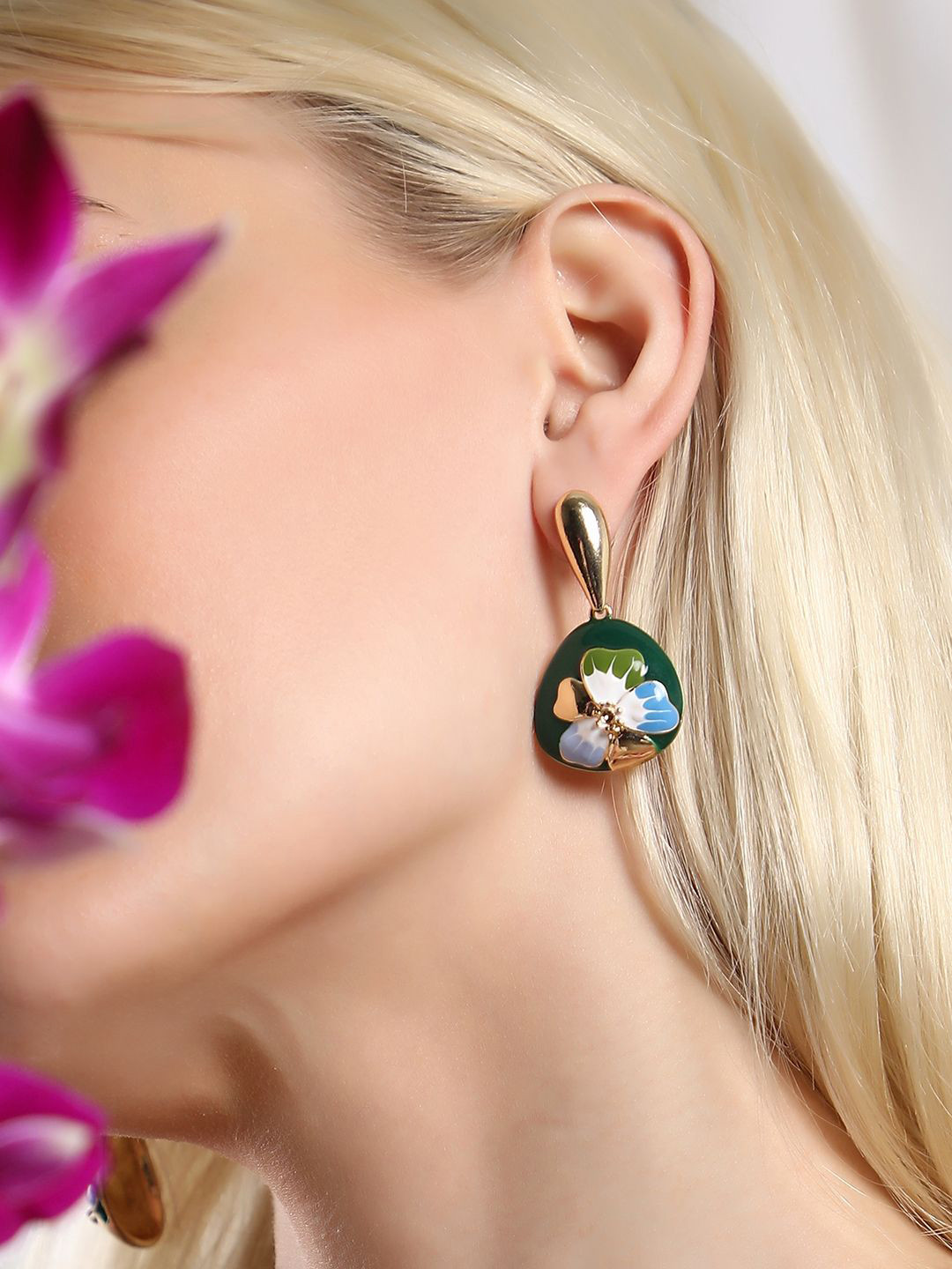 

SOHI Gold-Plated Contemporary Hana Drop Earrings, Green