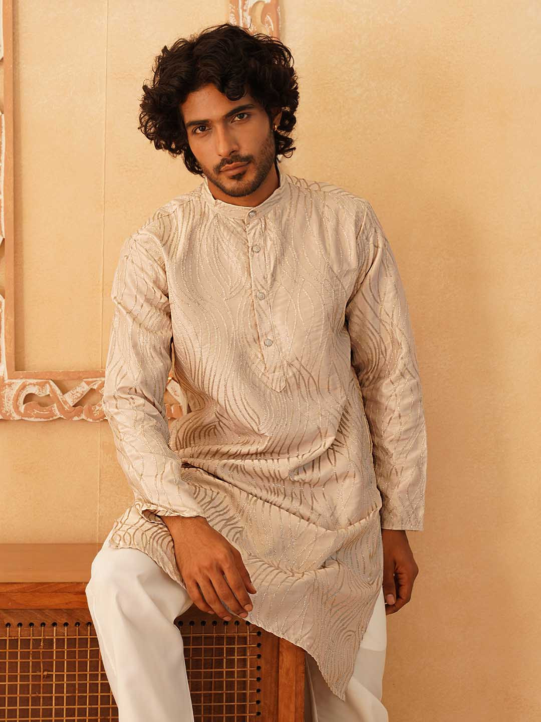 

Jompers Chikankari Embroidered Straight Kurta with Pyjamas, Bronze