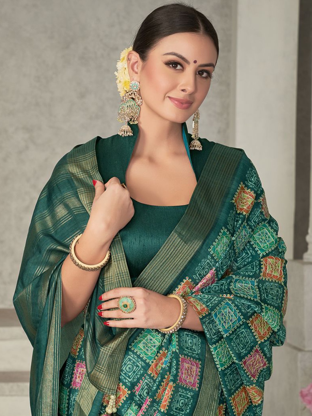 

Nimayaa Ethnic Motifs Zari Silk Blend Saree, Green