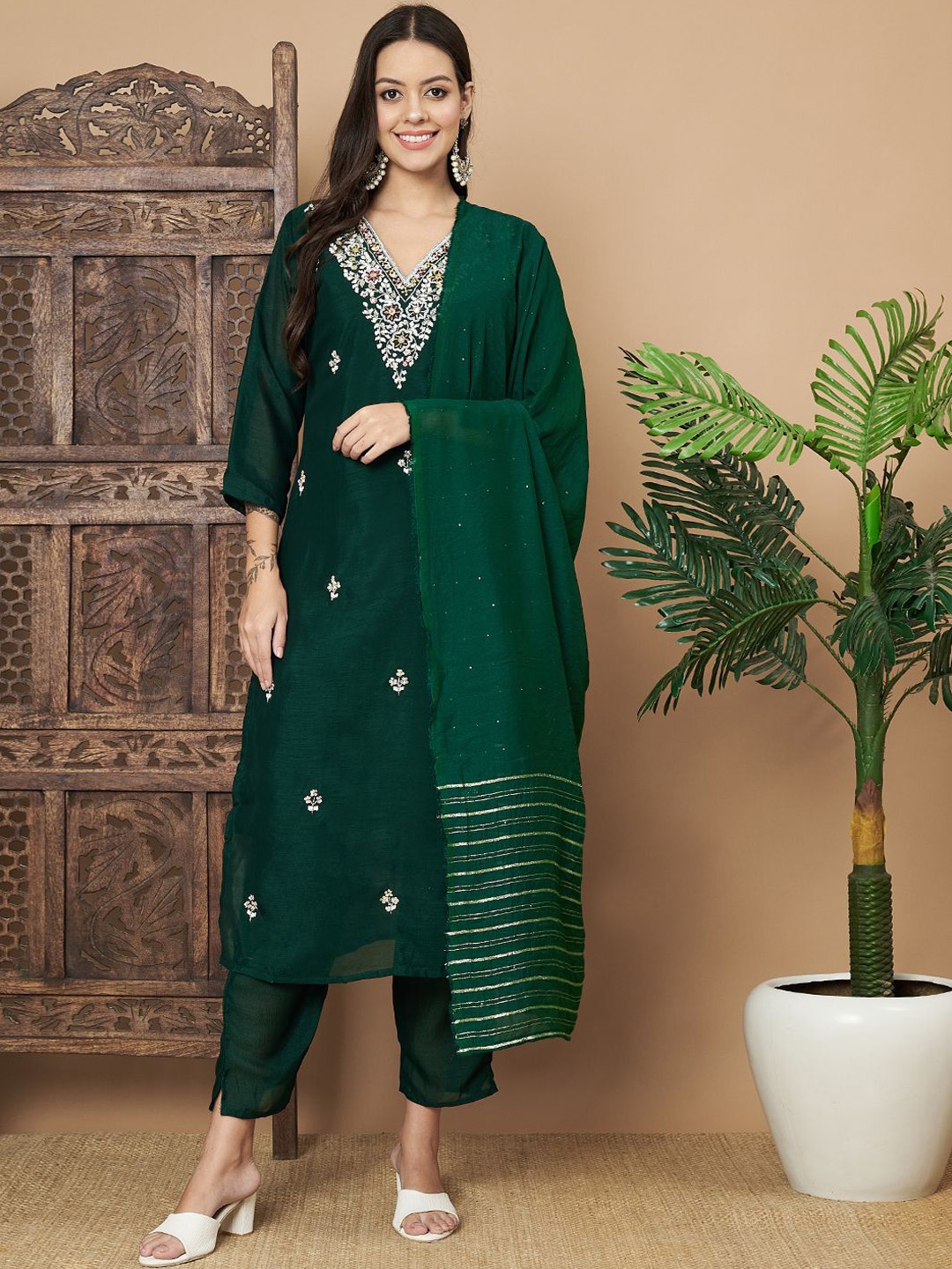 

BAESD Floral Regular Beads & Stones Silk Georgette Straight Kurta with Trousers & Dupatta, Green