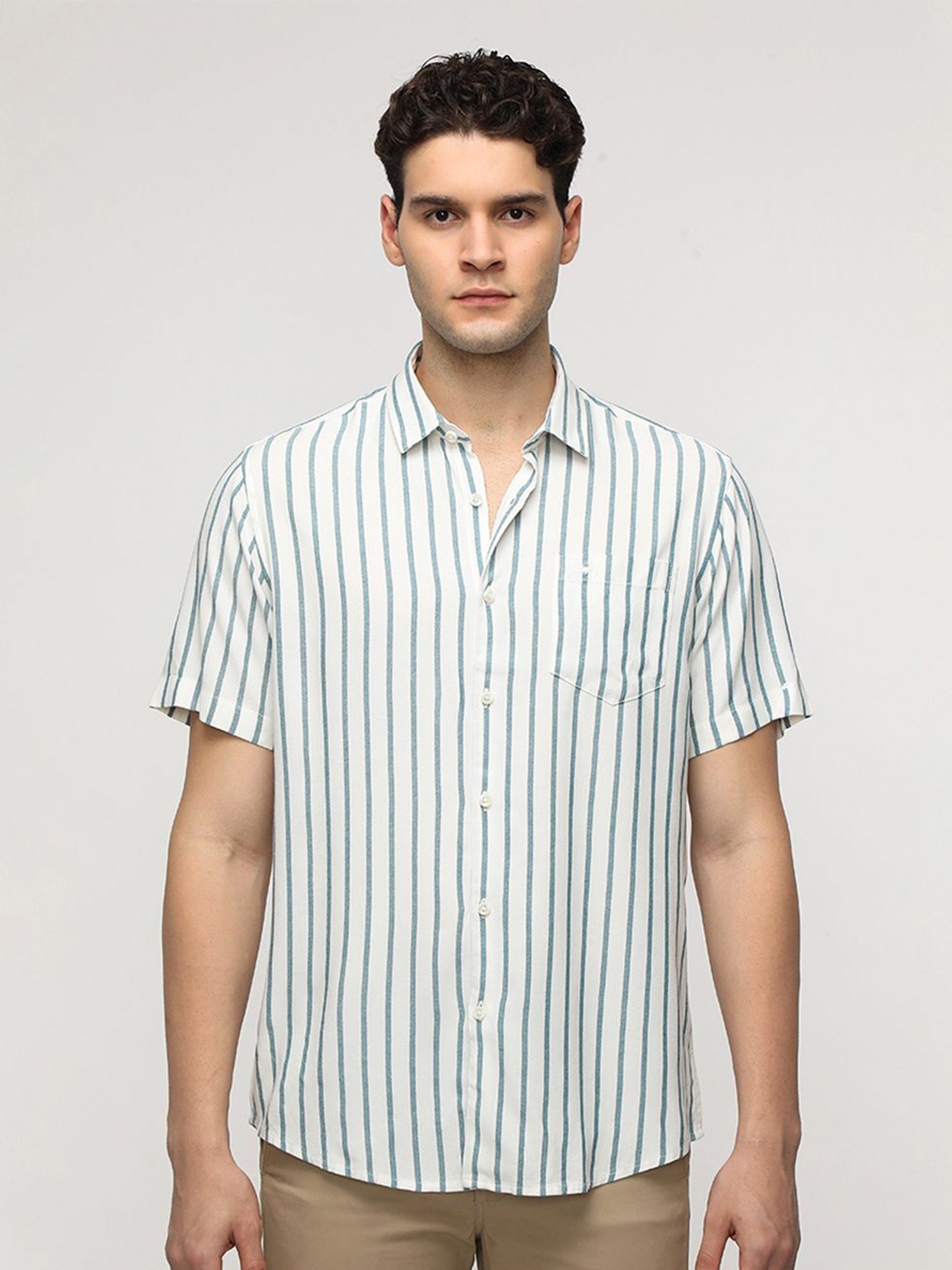 

Crocodile Men Comfort Spread Collar Vertical Striped Cotton Casual Shirt, Off white