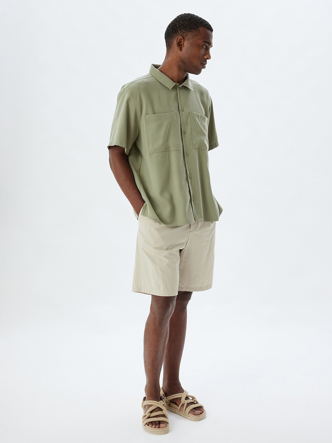 

Koton Men Cutaway Collar Solid Casual Shirt, Green