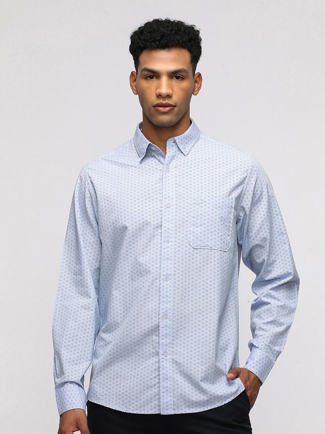

Crocodile Men Comfort Spread Collar Micro Ditsy Printed Cotton Casual Shirt, Blue