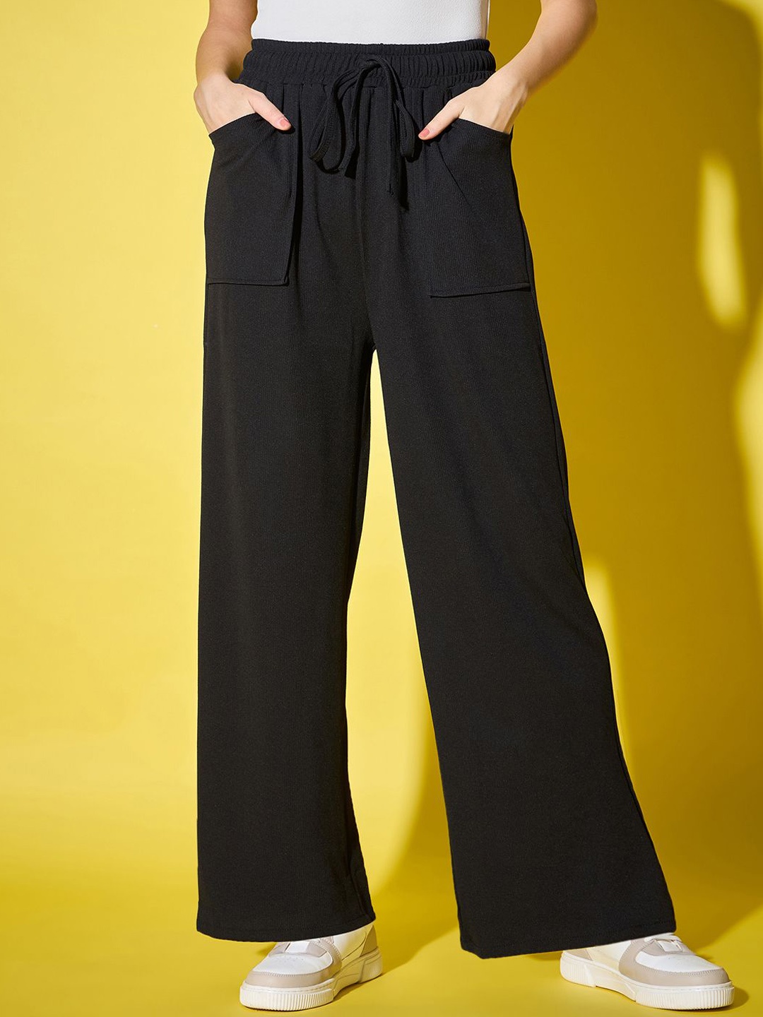 

BUY NEW TREND Women Relaxed Loose Fit High-Rise Cargos Trousers, Black
