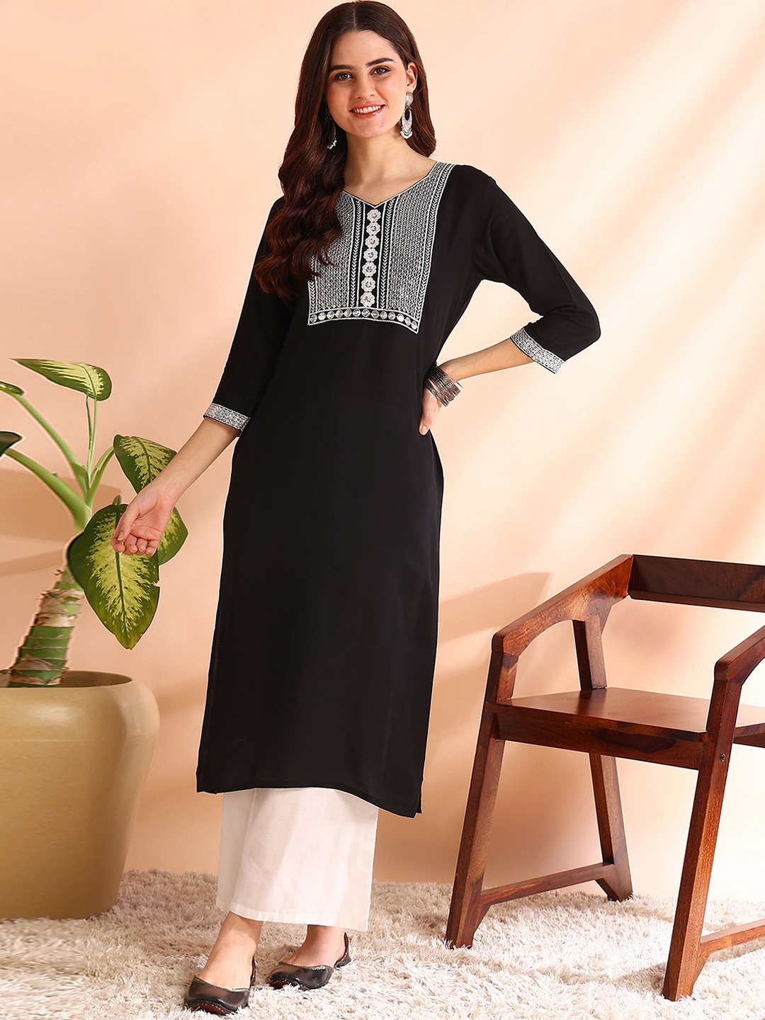 

DSK STUDIO Yoke Embroidered Kurta, Black