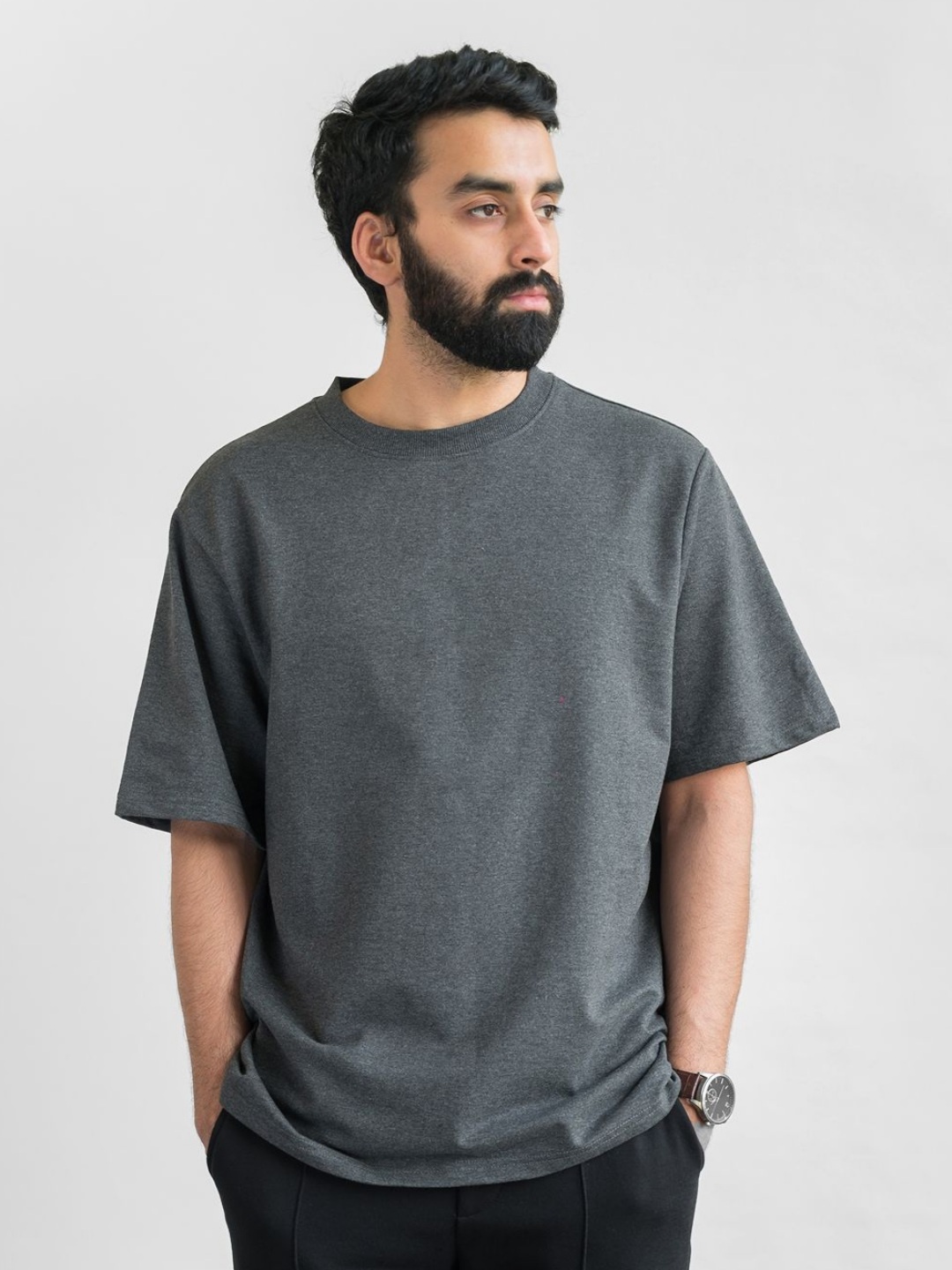 

Desi Minimals Men Solid Round Neck Cotton Relaxed Fit T-Shirt, Charcoal