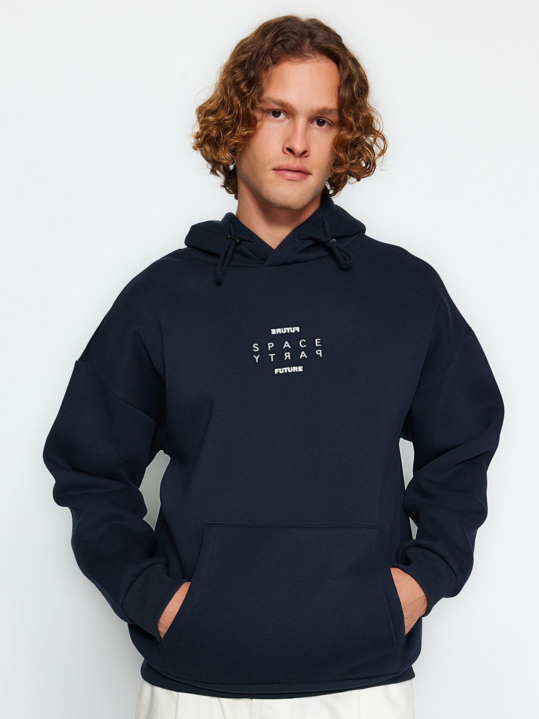 

Trendyol Men Typography Printed Sweatshirt, Navy blue