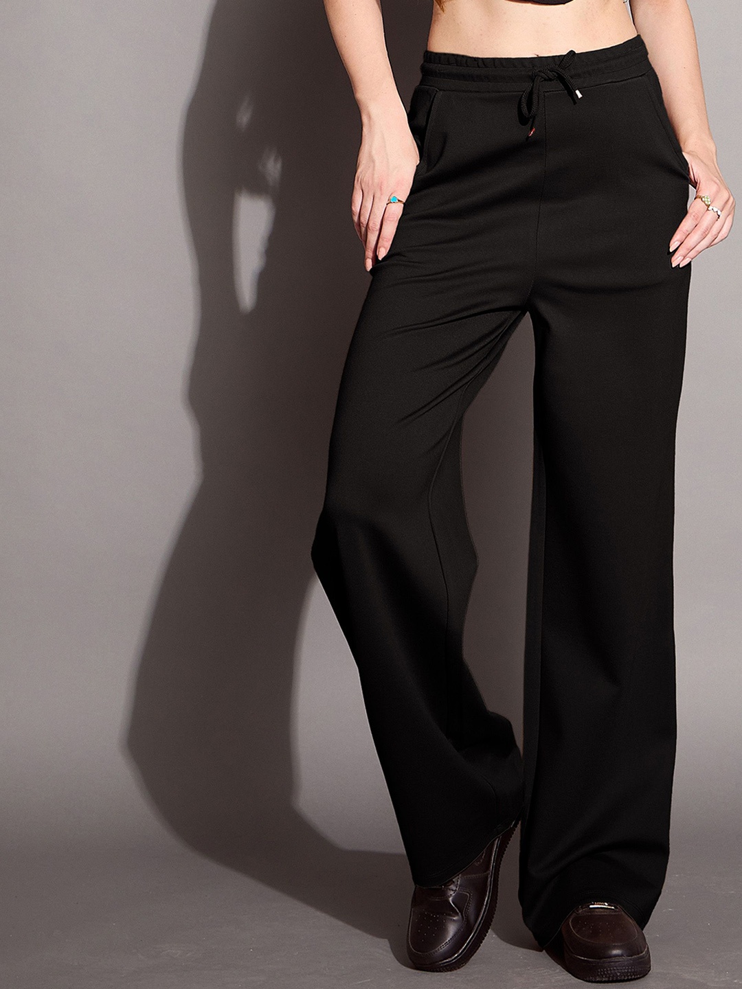 

SASSAFRAS BASICS Women Relaxed Fit Mid Rise Track Pants, Black
