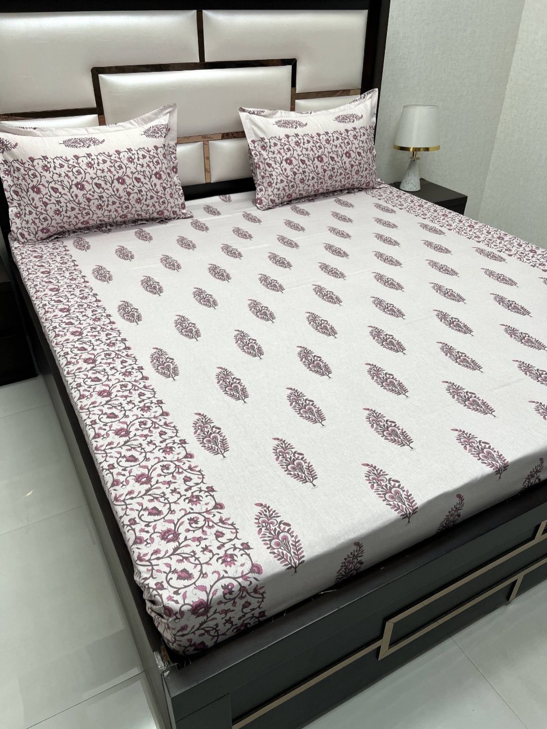 

Pure Decor Pink & Cream-Coloured Ethnic Motifs 400 TC Queen Bedsheet with 2 Pillow Covers