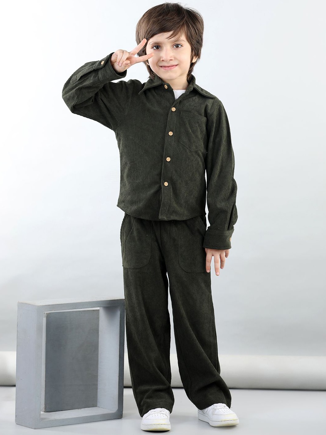 

AWW HUNNIE Boys Full Sleeves Pure Cotton Corduroy Collar Shirt With Corduroy Trousers, Green