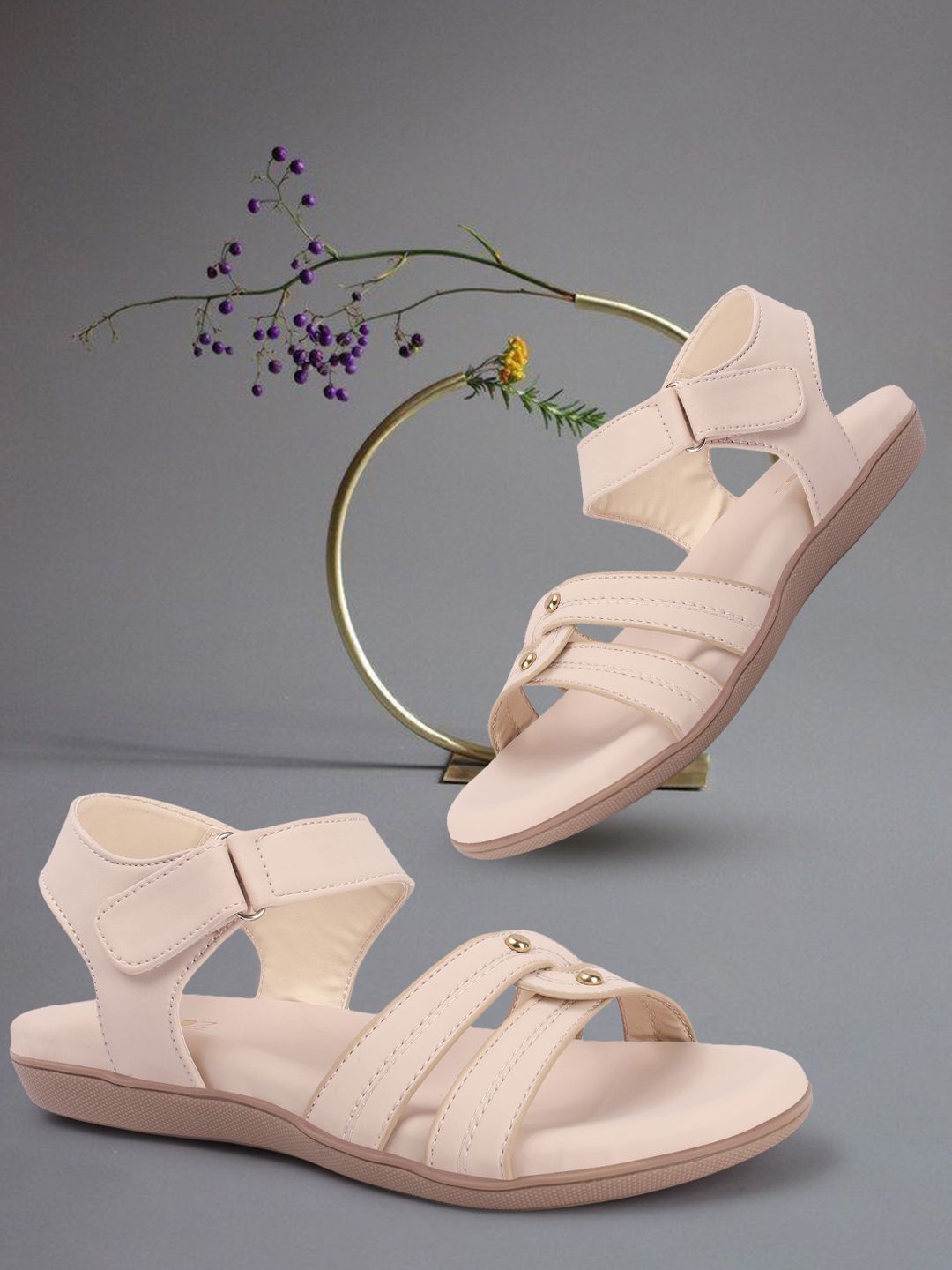 

VENDOZ Women Open Toe Flats, Cream