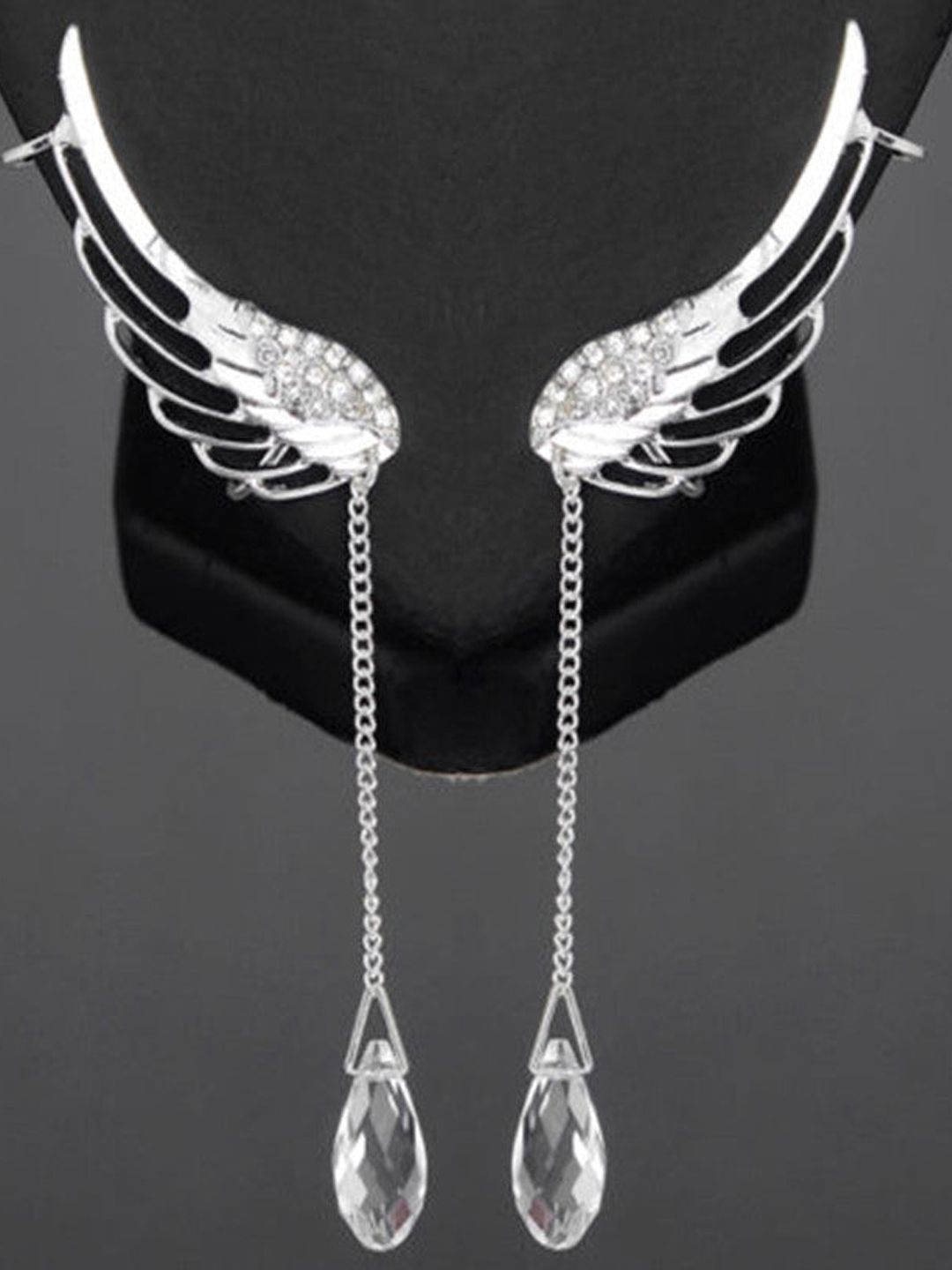 

FIMBUL Silver Plated Crystals Drop Earrings
