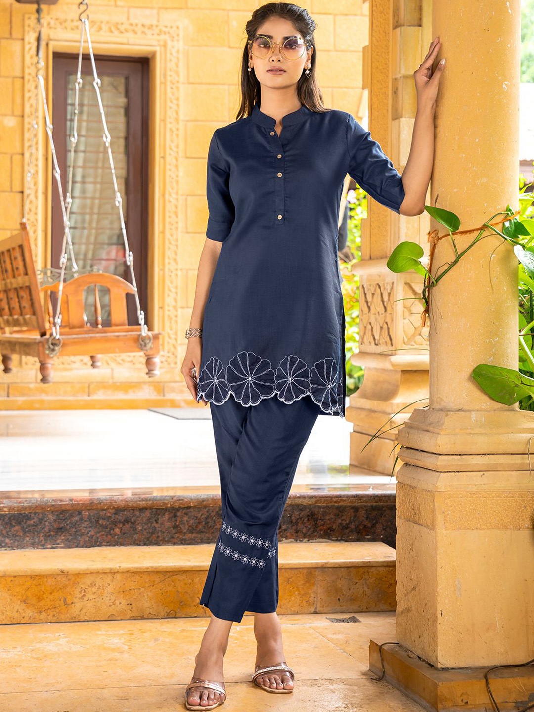 

Lilots Floral Embroidered Mandarin Collar Tunic With Trousers, Navy blue