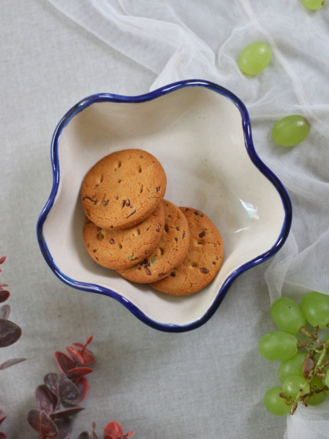 

WEAVING HOMES White & Blue Textured Ceramic Serving Bowls