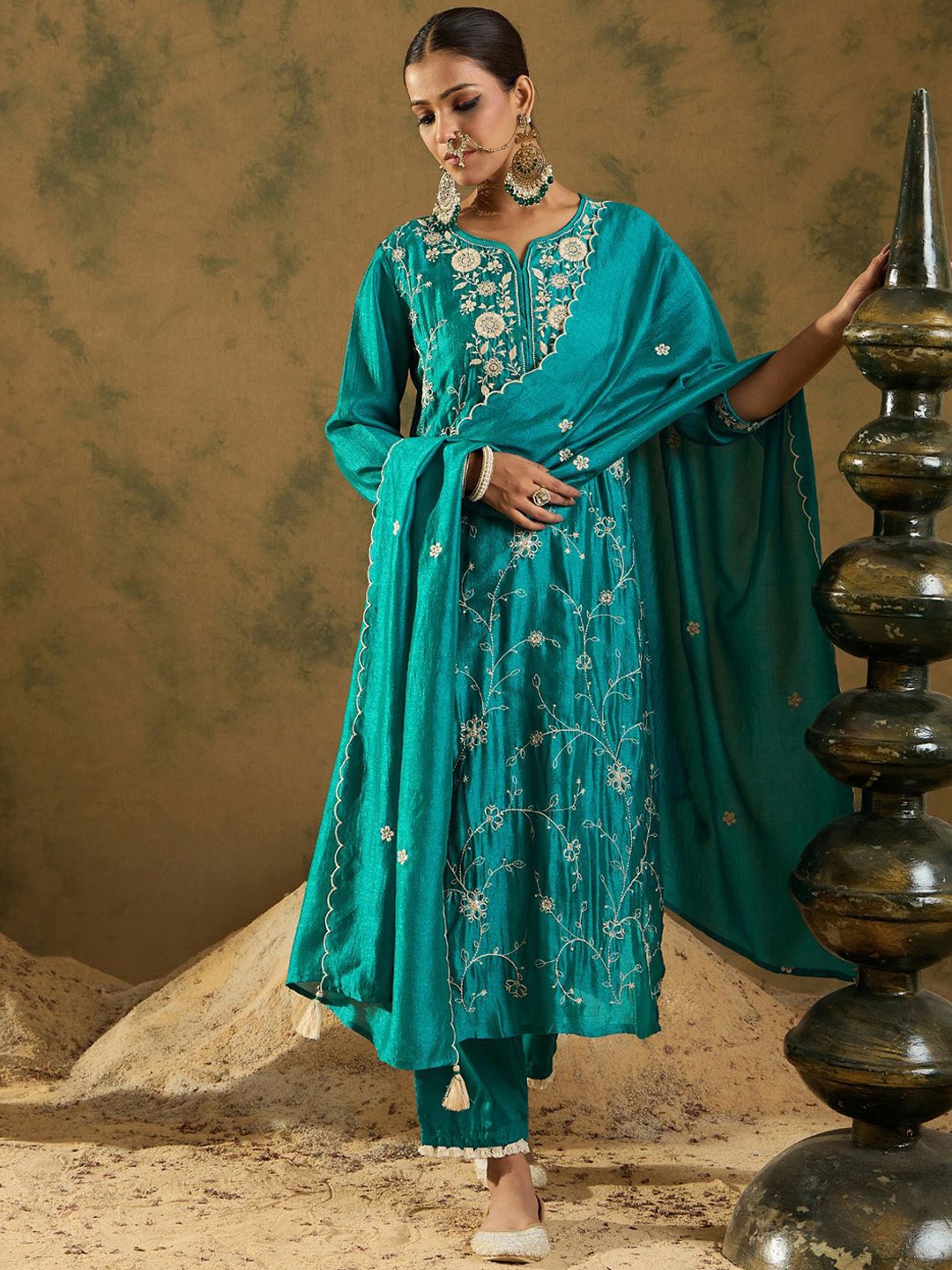 

Indo Era Ethnic Embroidered Thread Work Regular Sleeves Round Neck Silk Blend Kurta Set, Blue
