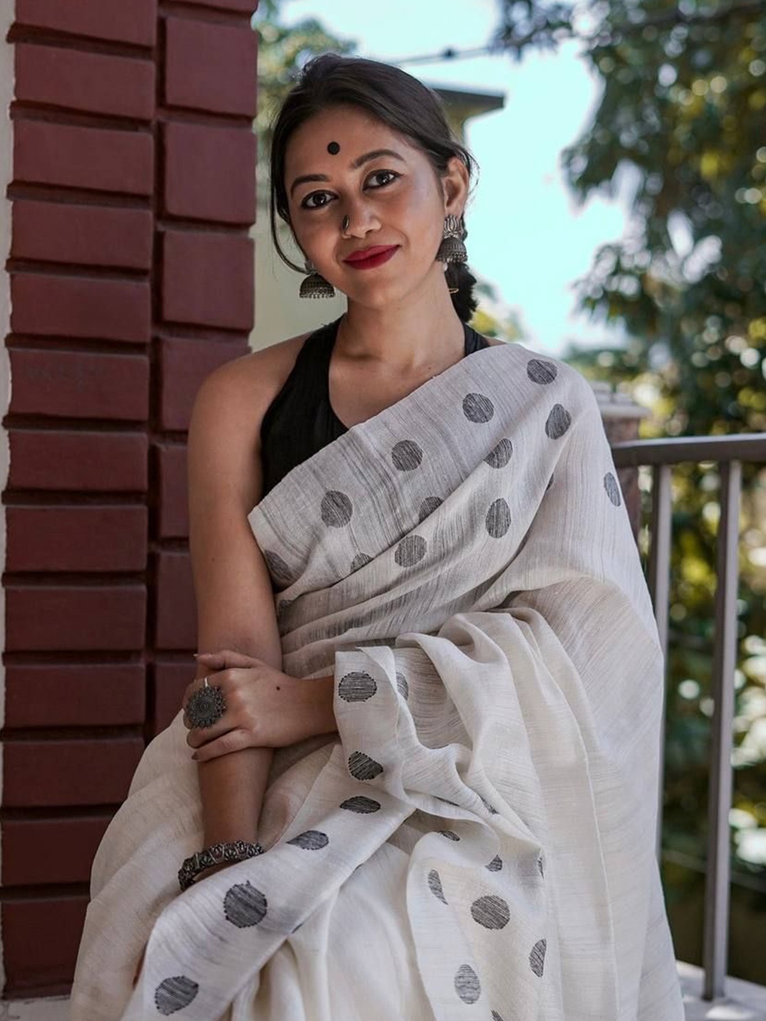 

Mitera Woven Design Zari Saree, Off white