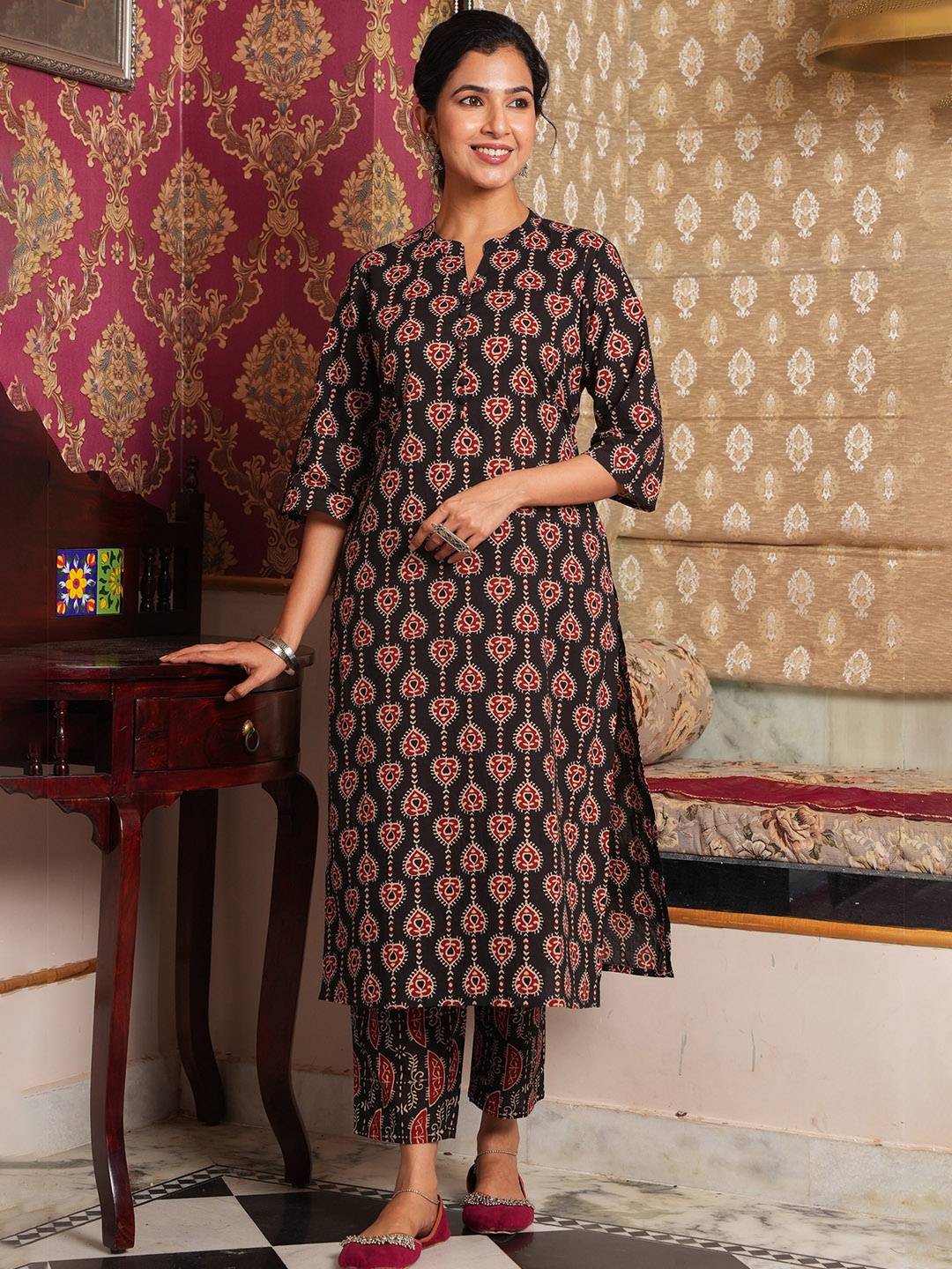 

Aramya Ethnic Motifs Printed Cotton Straight Kurta, Black