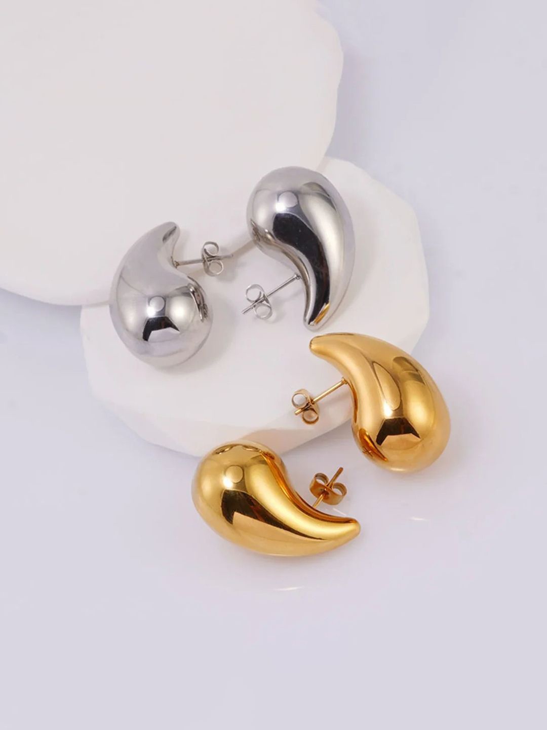 

KRENOZ Set Of 2 Teardrop Shaped Classic Studs, Gold