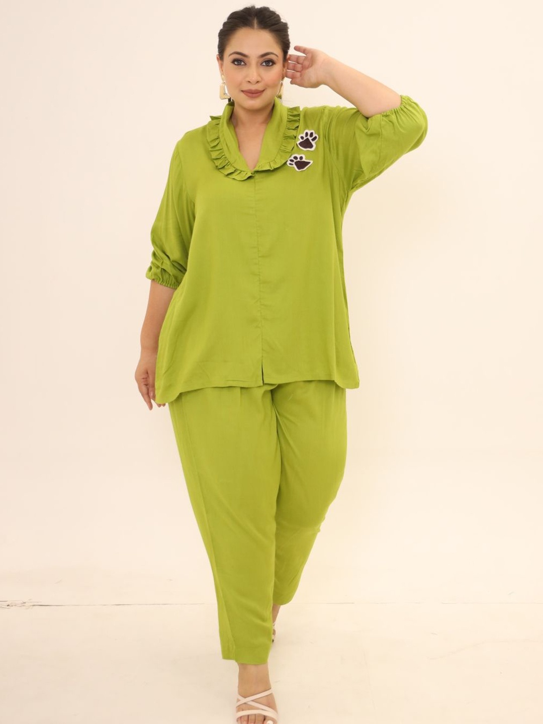 

Swadeshi Shringaar Shawl Neck Tunic With Trousers, Lime green