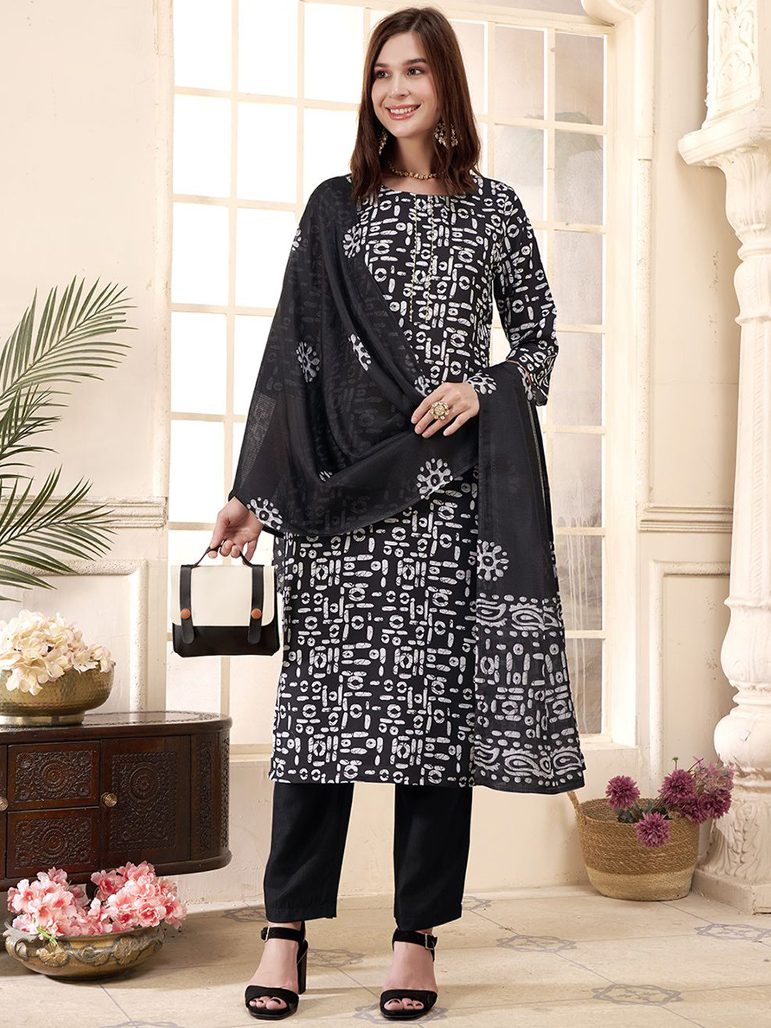 

Anouk Rustic Geometric Printed Regular Straight Kurta with Palazzos & Dupatta, Black