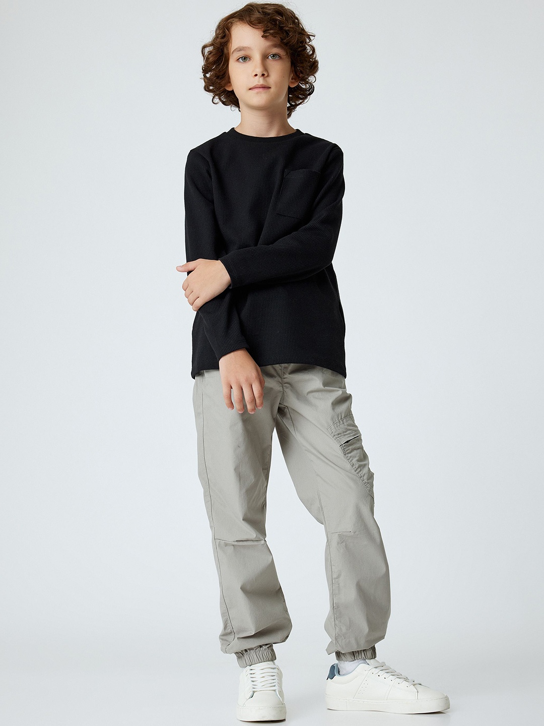 

Koton Boys Regular Fit Mid-Rise Trousers, Grey