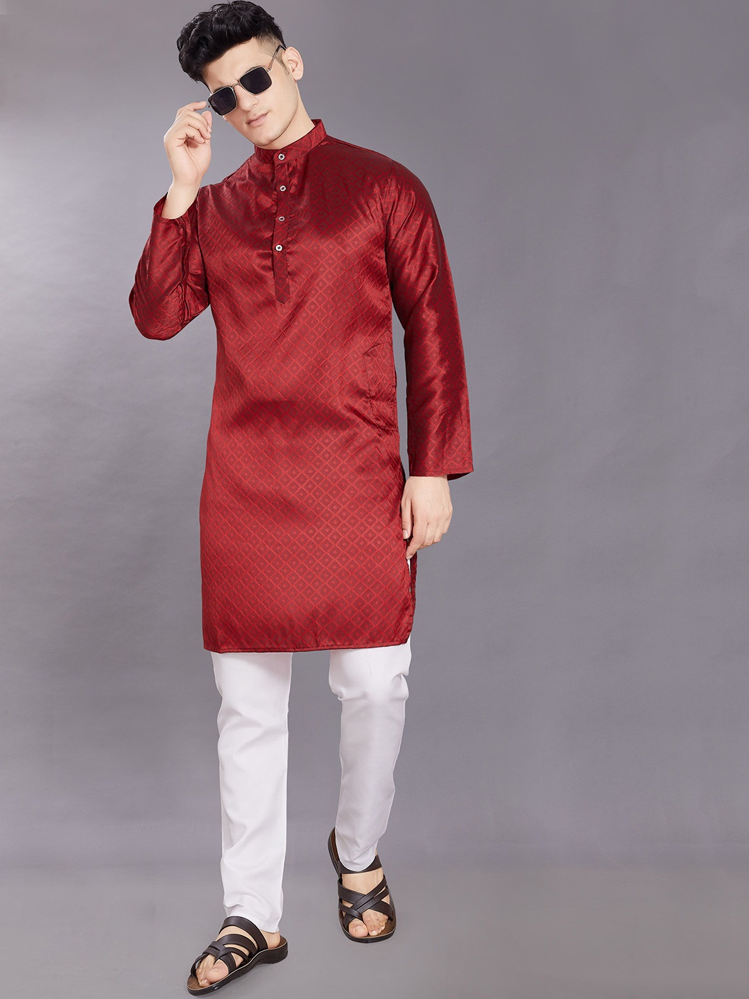 

DIVISIVE Geometric Woven Design Regular Jacquard Art Silk Straight Kurta, Maroon