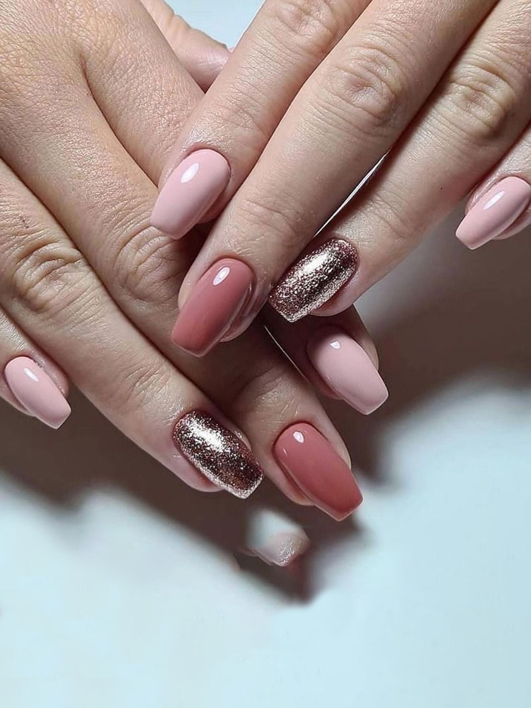 

The Pink Truck Set of 24 Golden Design Artificial Reusable Nails With Glue - Pink