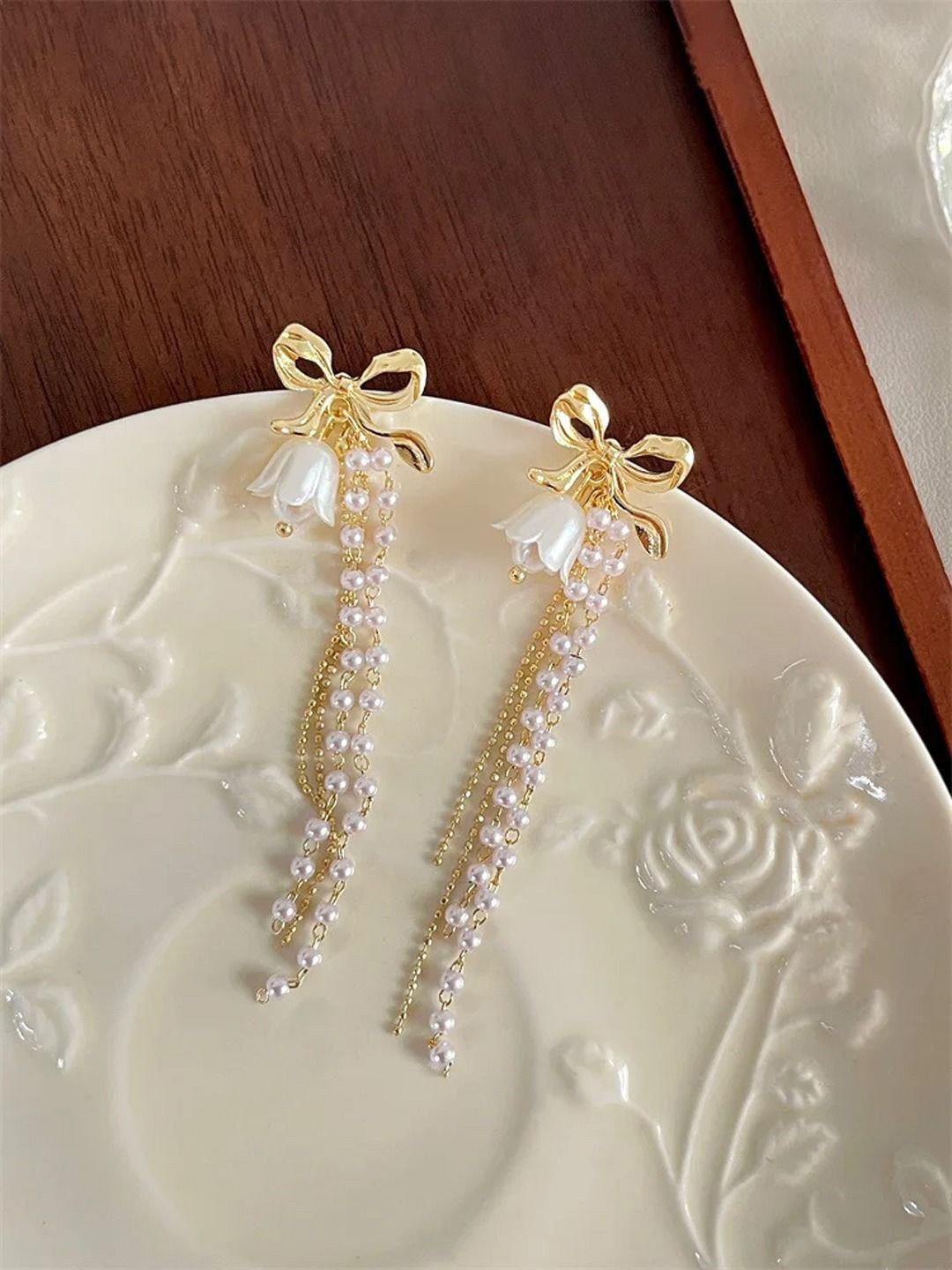 

FIMBUL Gold Plated Pearls Floral Drop Earrings
