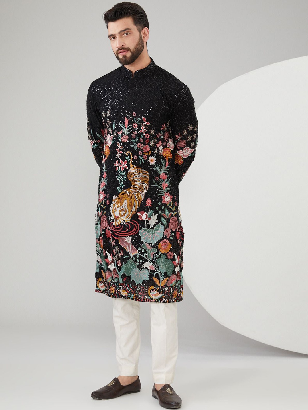 

KASBAH CLOTHING NISHCHAIY SAJDEH Floral Embroidered Mandarin Collar Straight Kurta, Black