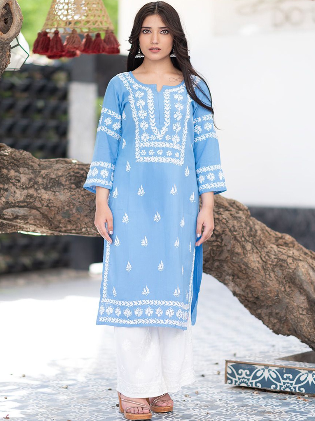 

Rangreza Ethnic Floral Embroidered Notch Neck Straight Kurta, Blue