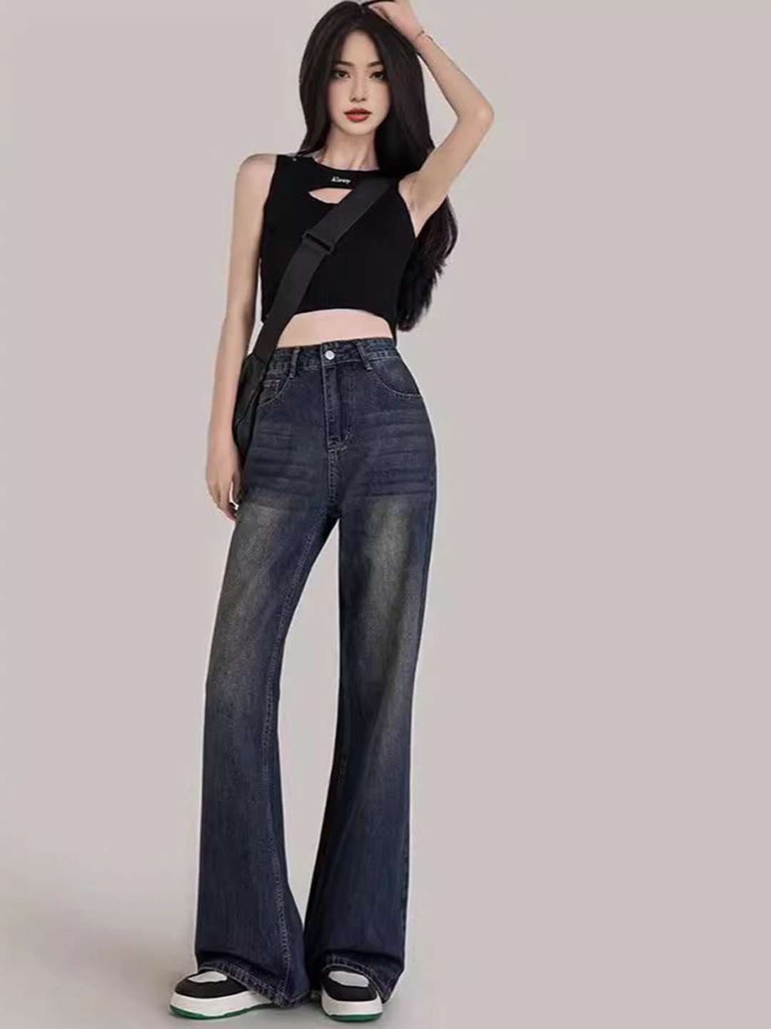

StyleCast Women Straight Fit High-Rise Light Fade Clean Look Jeans, Blue
