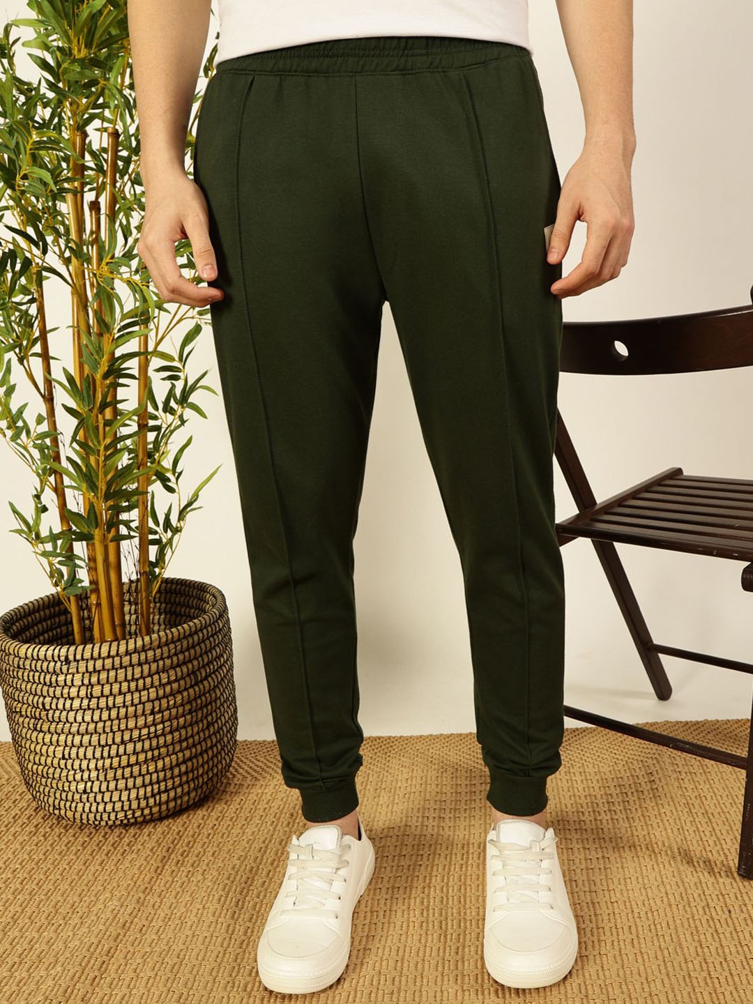 

Thomas Scott Men Straight-Fit Mid Rise Joggers, Green
