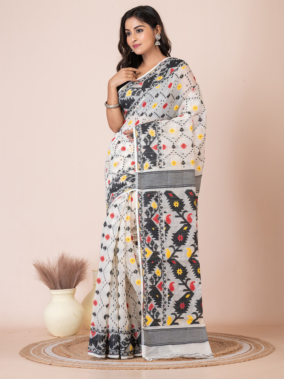 

Laa Calcutta Woven Design Pure Cotton Jamdani Saree, Off white