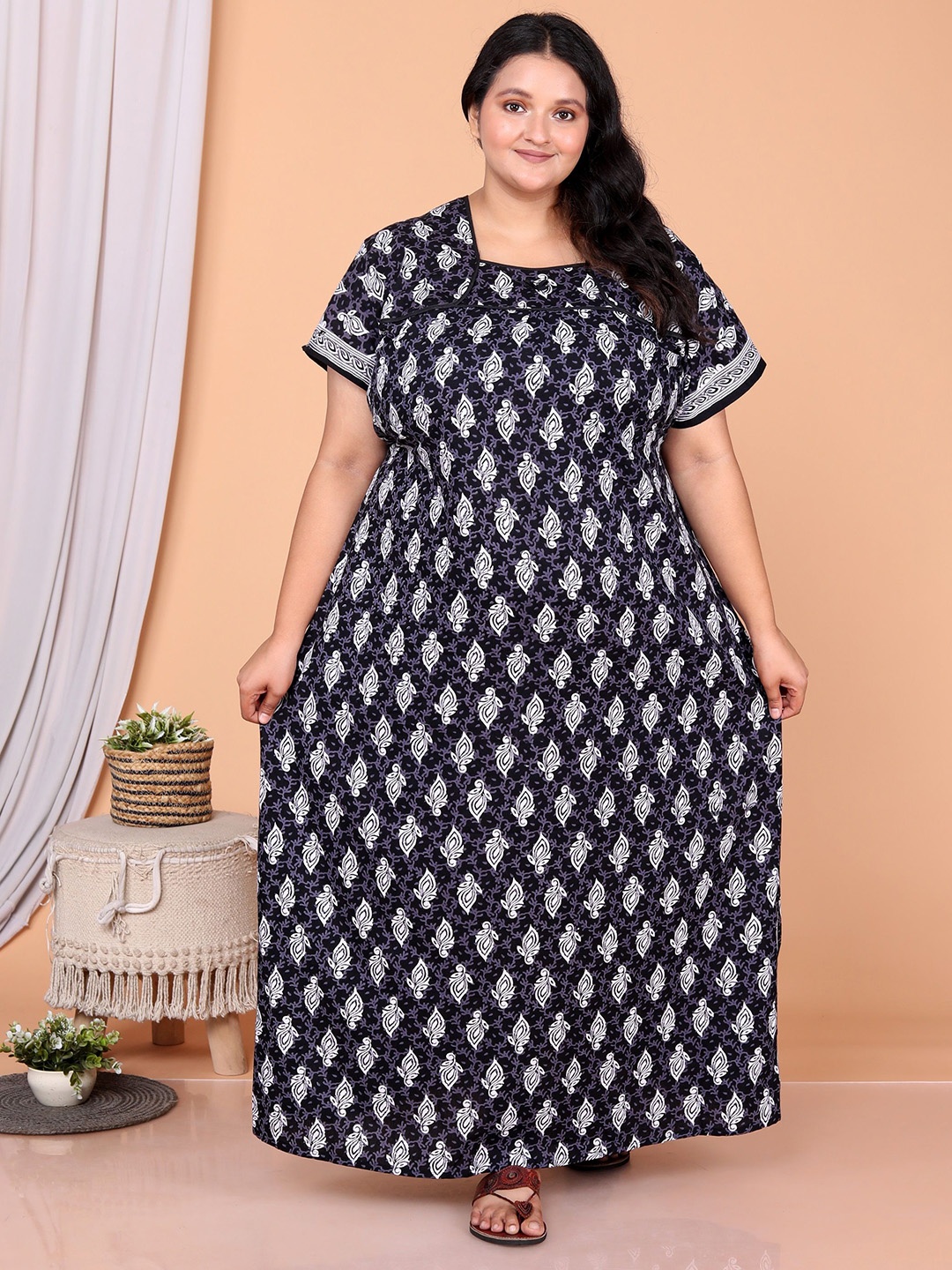 

JAIPZZ APPARELS Printed Maxi Nightdress, Black