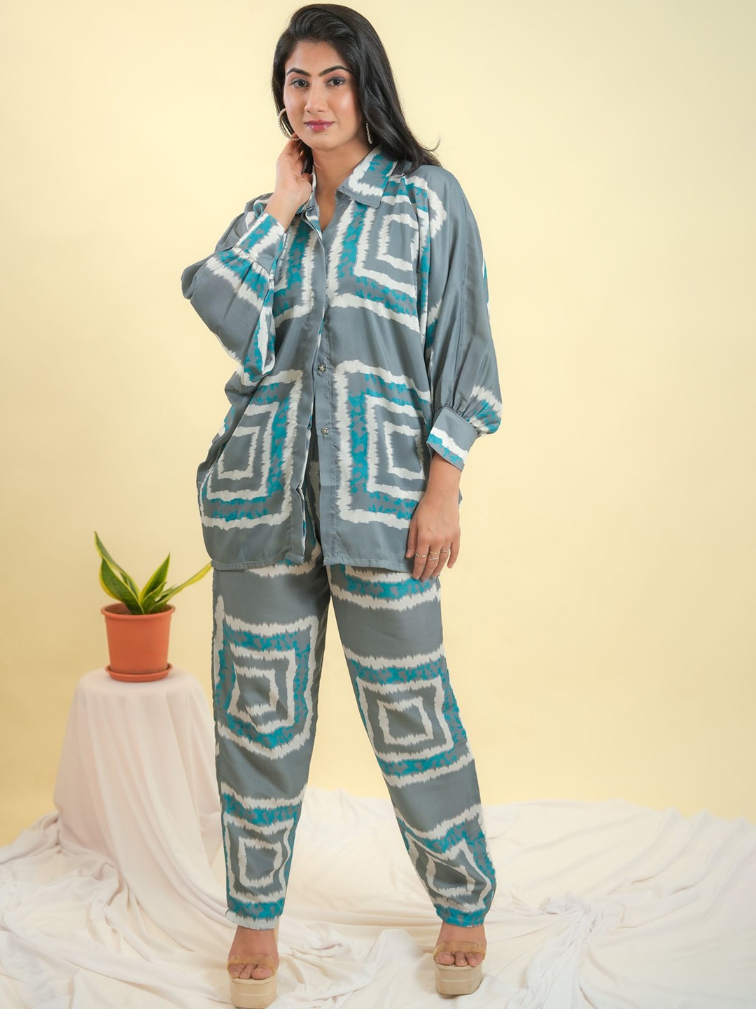 

GO BOUJEE Geometric Printed Crop Top With Jacket & Trousers, Grey