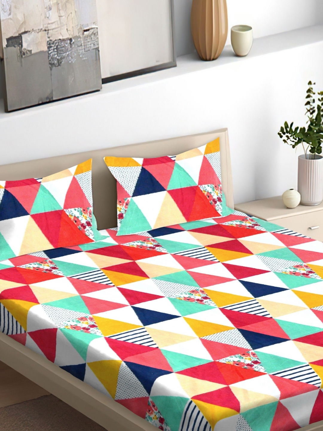 

SCENTRA Red & White Geometric Printed 160 TC Queen Bedsheet with 2 Pillow Covers