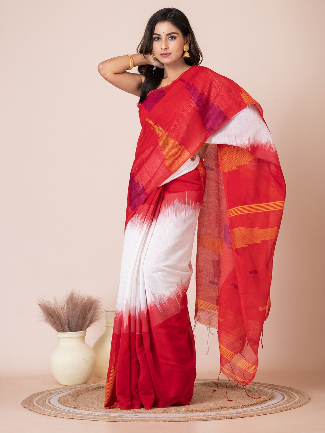 

Laa Calcutta Ethnic Motifs Ikat Saree, Red