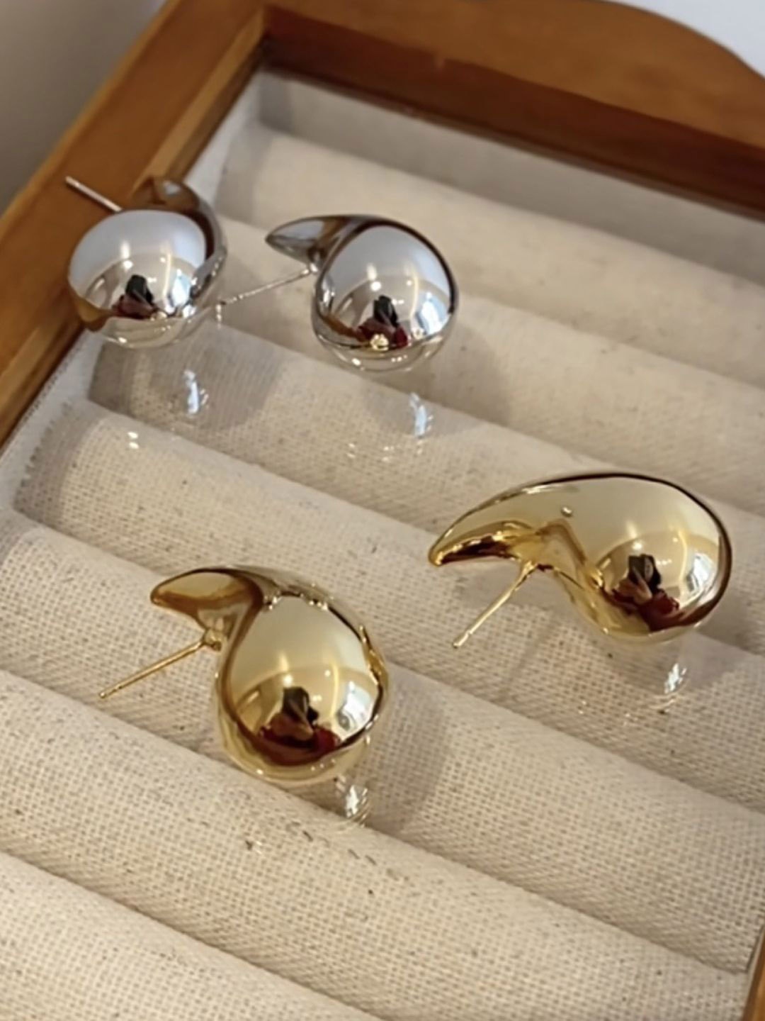 

KRENOZ Set Of 2 Teardrop Shaped Studs, Gold