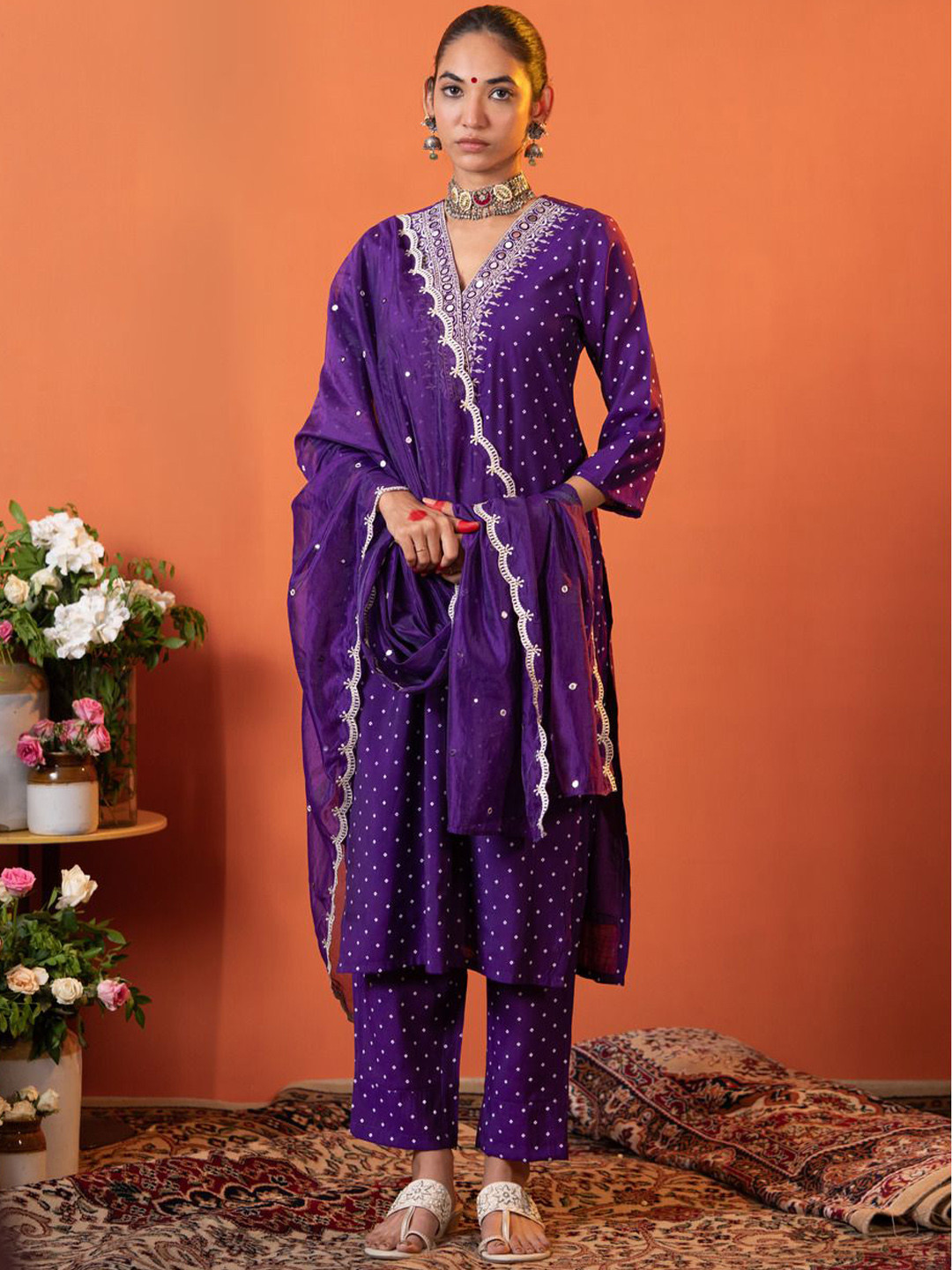 

HEEPOSH Bandhani Printed V-Neck Mirror Work Straight Kurta with Trousers & Dupatta, Purple