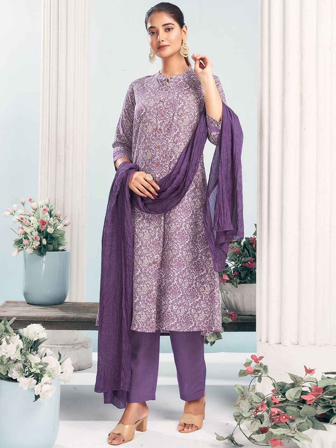 

SKYLEE Purple Floral Printed Mandarin Collar Regular Kurta With Trousers & Dupatta